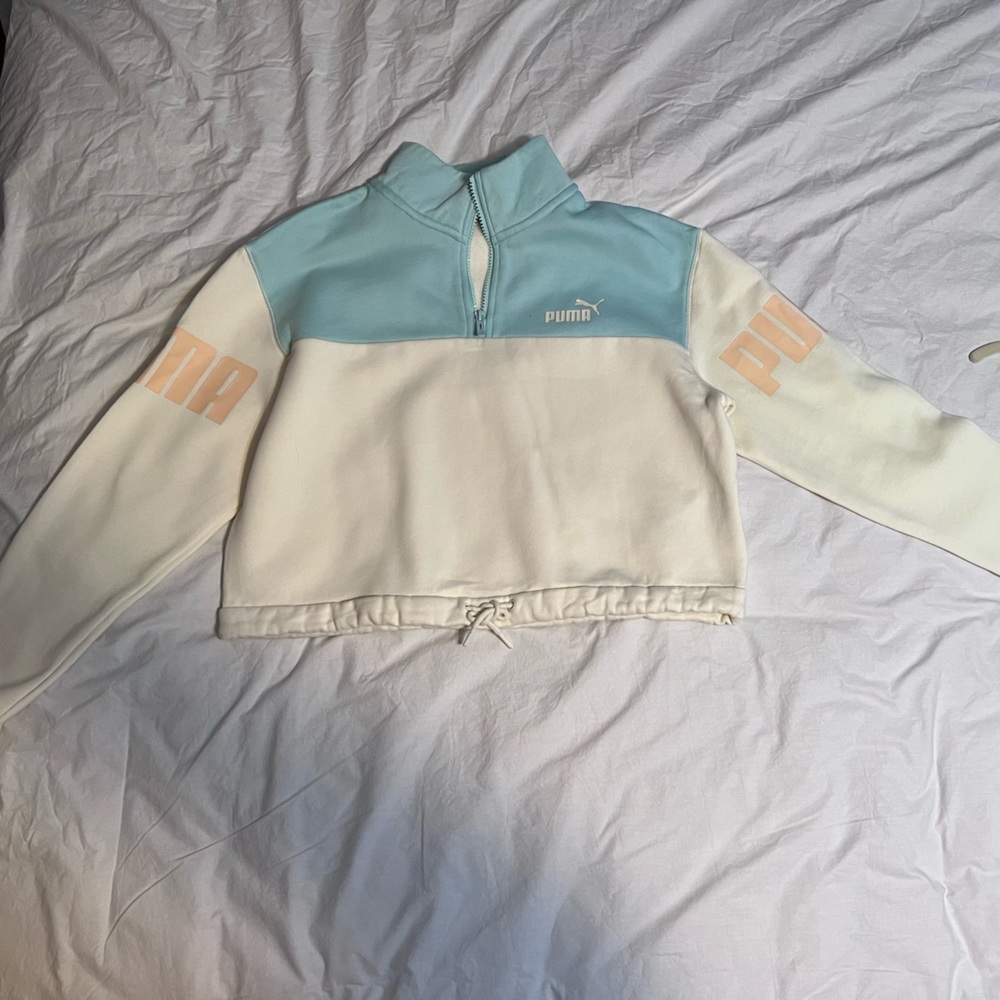 SOLD 🚫Puma Cropped Sweater